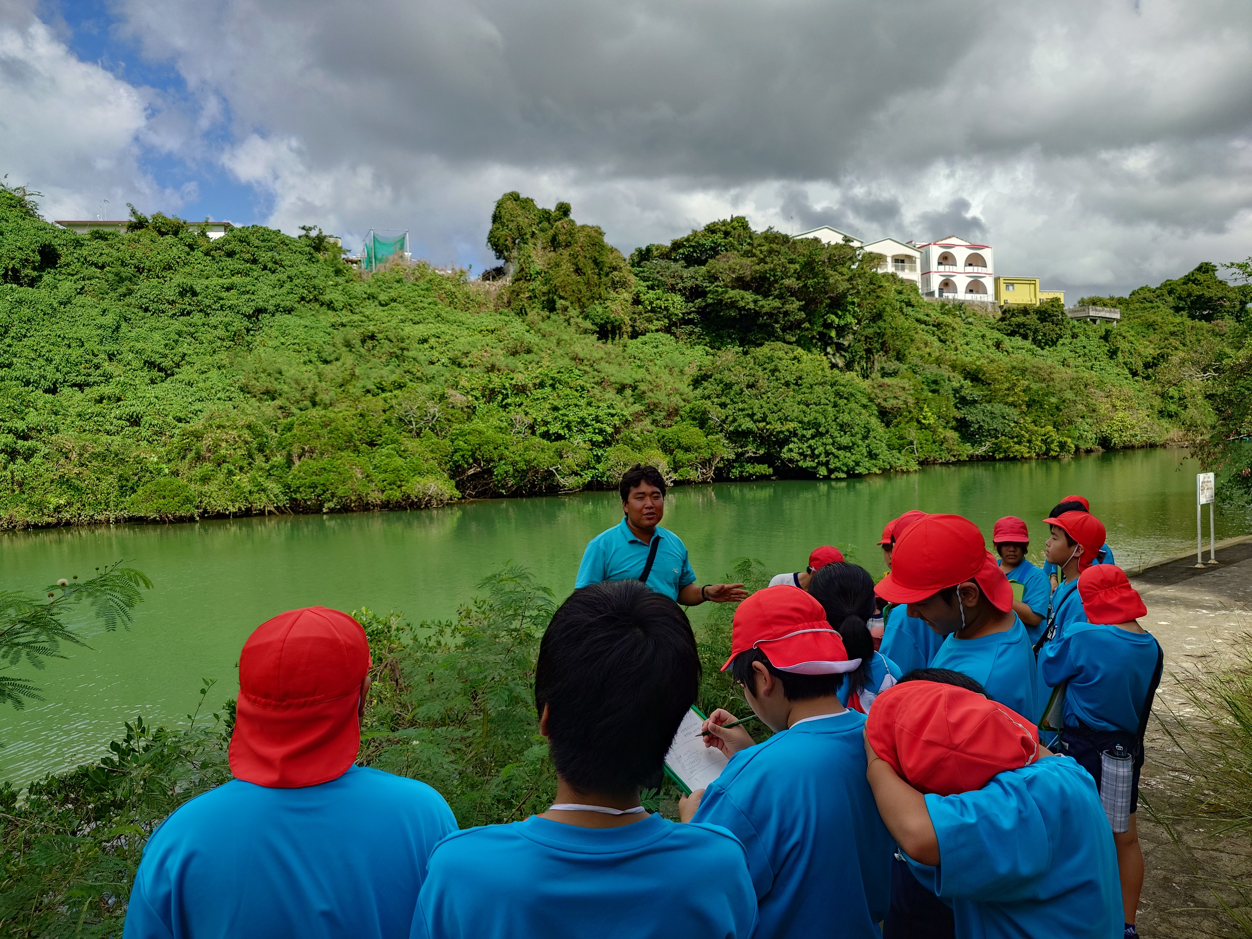 自然観察クルーズ＆遊歩道散策（自然学習）屋良小学校5年生01
