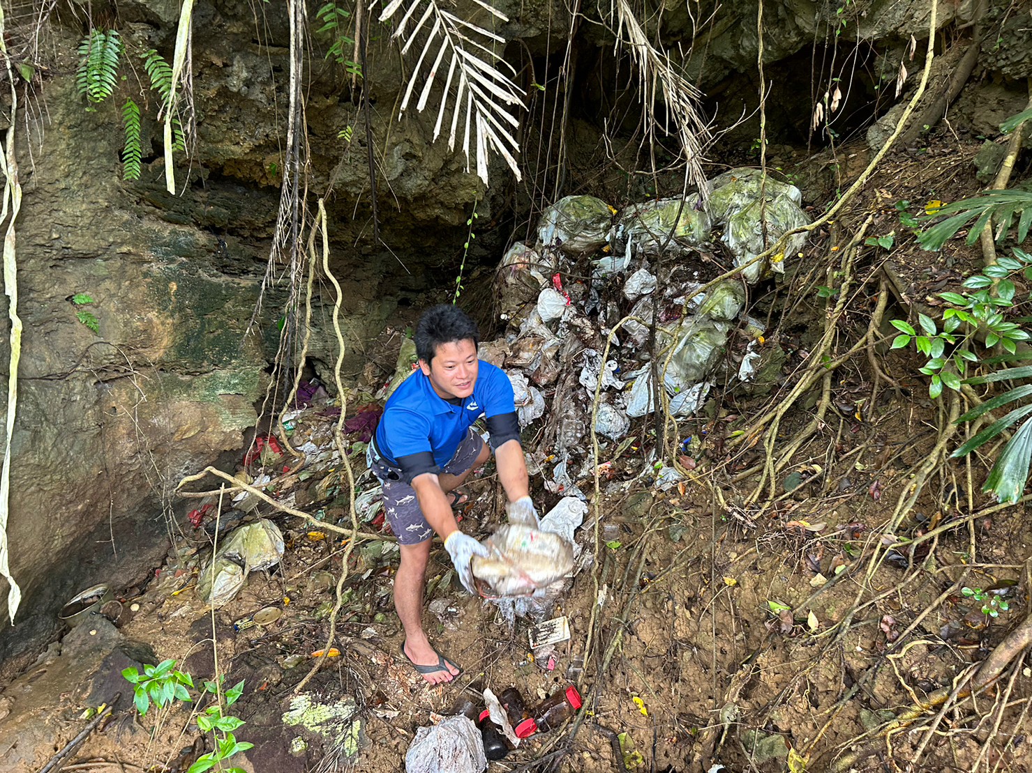 不法投棄ゴミ_比謝川清掃