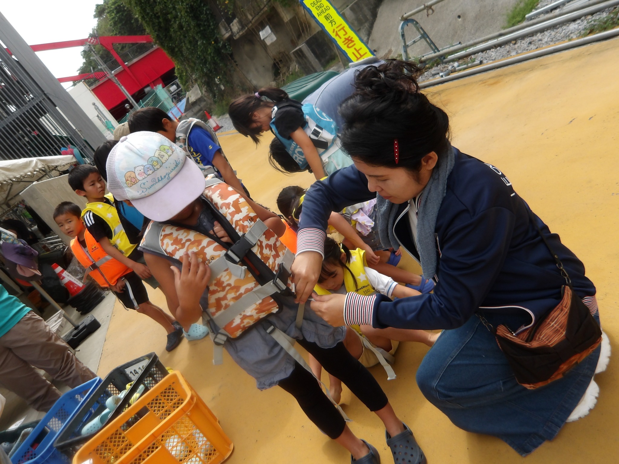 比謝川泥んこ遊びとマングローブの種植え体験　第2弾09